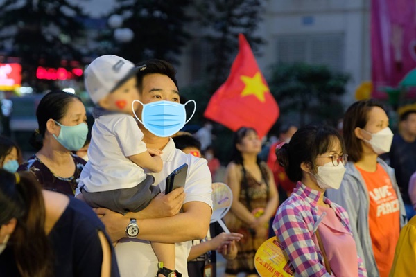 Chung cư vạn dân lắp màn hình LED khổng lồ cổ vũ 2 trận chung kết bóng đá SEA Games 31-5