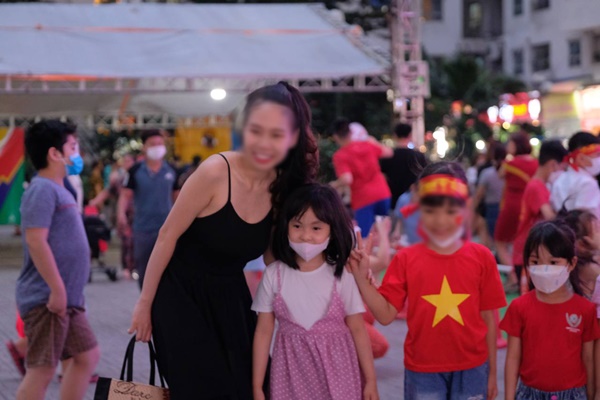 Chung cư vạn dân lắp màn hình LED khổng lồ cổ vũ 2 trận chung kết bóng đá SEA Games 31-7