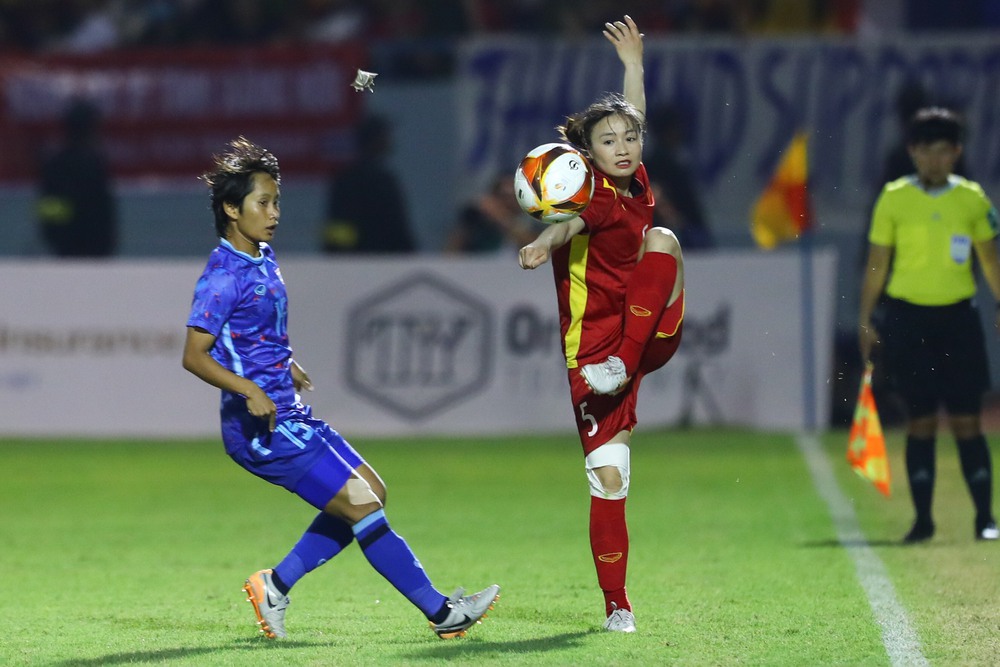 Đội trưởng Việt Nam tạo cú nổ, đè bẹp Thái Lan đem về hat-trick vàng ở SEA Games-5