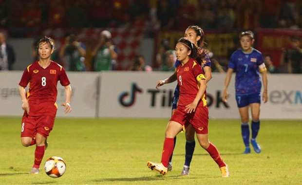 Chân dung Huỳnh Như - đội trưởng ghi bàn thắng duy nhất đem về HCV cho tuyển nữ Việt Nam: Trên sân đá bóng, về nhà bán dừa-2