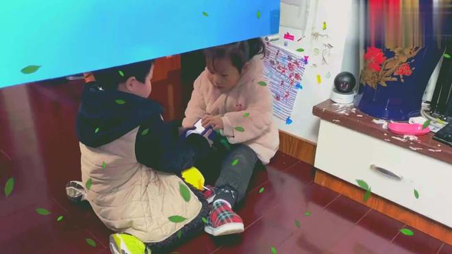 Trẻ đánh nhau vì tranh giành đồ chơi, cha mẹ cần làm gì để giải quyết mâu thuẫn mà vẫn giáo dục được trẻ?-2