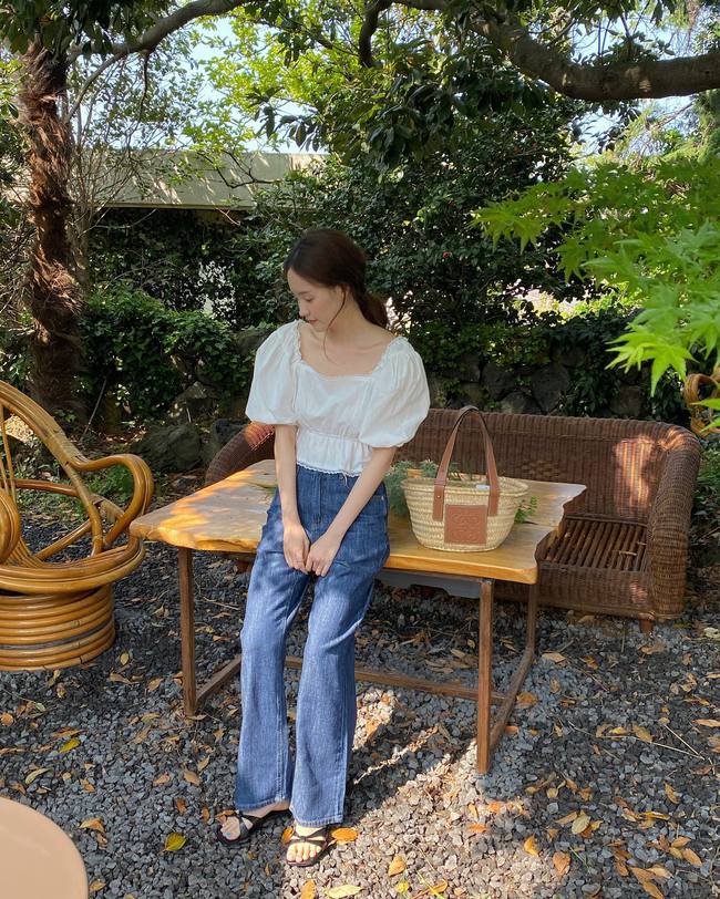 Dù đi giày đen đơn giản, bạn vẫn cần khéo mix với 12 kiểu trang phục này thì mới sành điệu xuất sắc-7