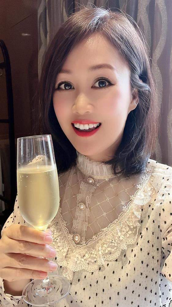 Cuộc đời Chúc Anh Đài kinh điển nhất màn ảnh sau 22 năm: U60 vẫn trẻ đẹp, hạnh phúc viên mãn bên Mã Văn Tài-5