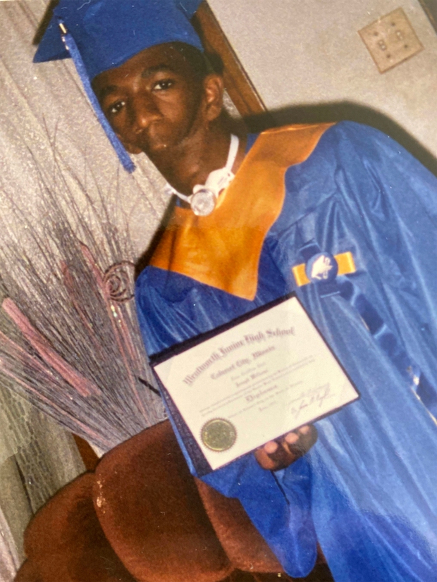 Sinh ra không có hàm, người đàn ông cả đời chưa được ăn uống hay nói chuyện vẫn viết nên chuyện tình cổ tích với người vợ xinh đẹp-2