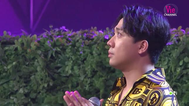 Nữ chuyển giới thành nam đầu tiên xuất hiện ở Người ấy là ai khiến Trấn Thành bật khóc-5