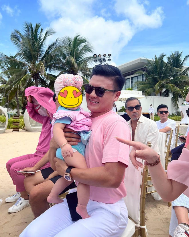 HOT: Thủ môn Bùi Tiến Dũng tổ chức tiệc cưới với bạn gái sinh năm 2000-6