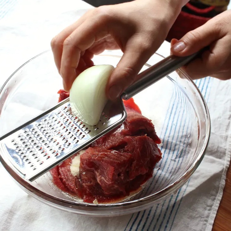 Ăn mãi bò xào, bò kho cũng chán, cuối tuần đổi gió làm món này thì đảm bảo cả nhà xuýt xoa khen ngon mãi không thôi!-2