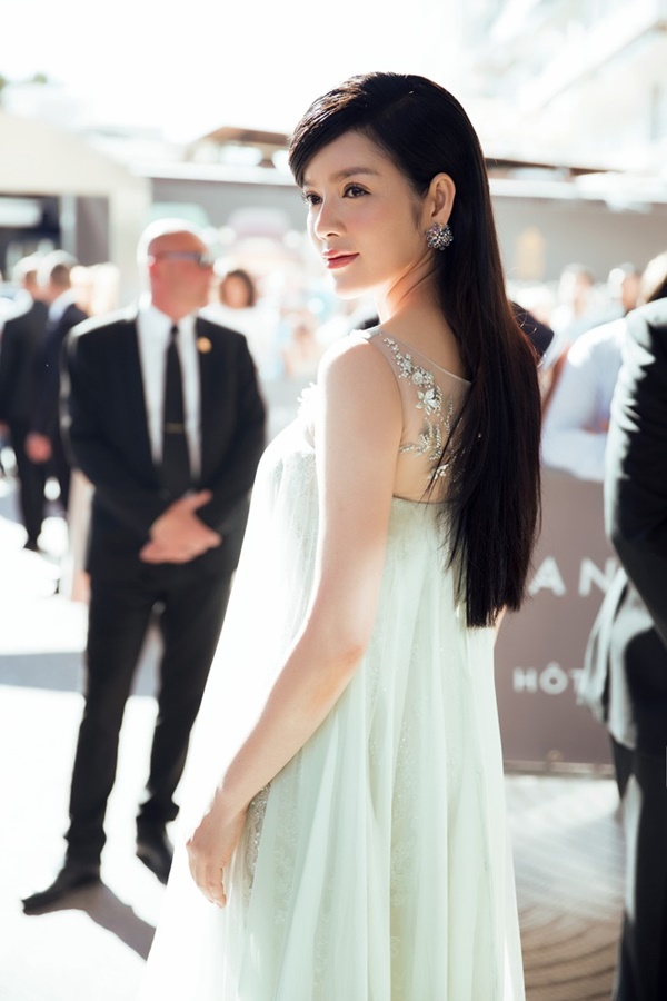 2 chi tiết khiến thời trang tại Cannes 2022 của Lý Nhã Kỳ kém tinh tế hơn xưa-8
