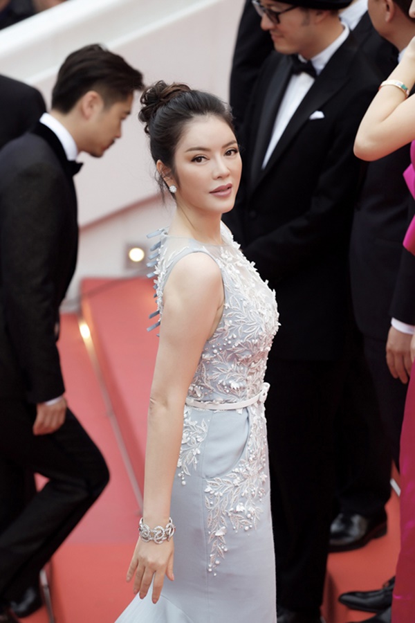 2 chi tiết khiến thời trang tại Cannes 2022 của Lý Nhã Kỳ kém tinh tế hơn xưa-9