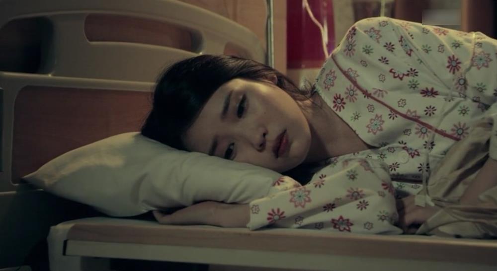 Con chồng 12 tuổi vẫn đòi ngủ chung, tôi khó chịu bắt ngủ riêng thì nó bật lại câu khiến tôi tái mặt xấu hổ-1