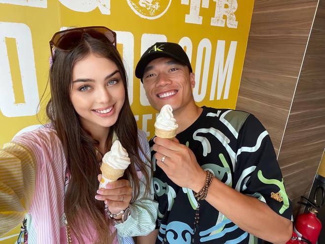 Toàn cảnh đám cưới Bùi Tiến Dũng: Cô dâu đẹp xuất sắc, chú rể rơi nước mắt xúc động, dàn khách mời nổi tiếng-7