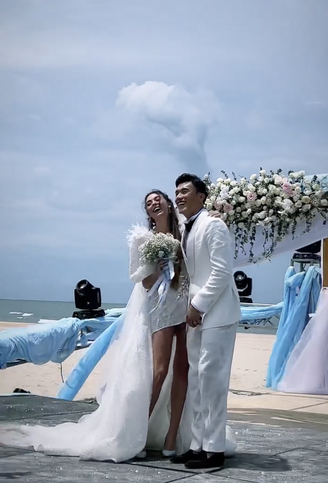 Toàn cảnh đám cưới Bùi Tiến Dũng: Cô dâu đẹp xuất sắc, chú rể rơi nước mắt xúc động, dàn khách mời nổi tiếng-15