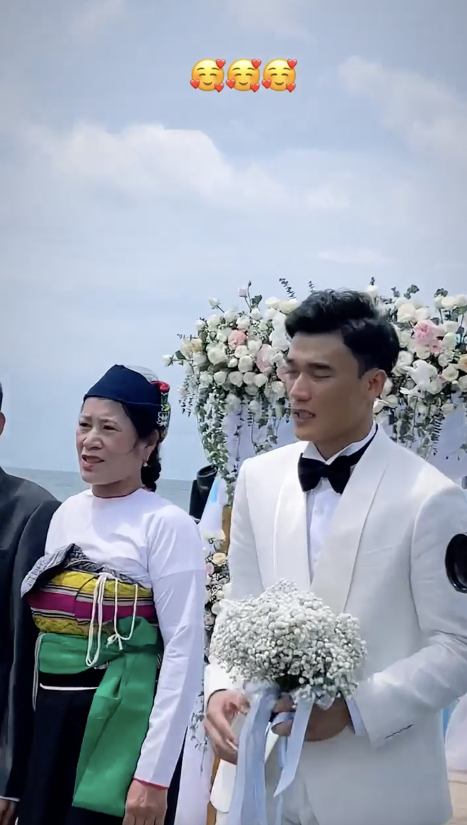 Toàn cảnh đám cưới Bùi Tiến Dũng: Cô dâu đẹp xuất sắc, chú rể rơi nước mắt xúc động, dàn khách mời nổi tiếng-12