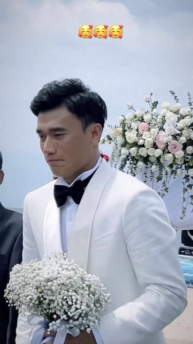 Toàn cảnh đám cưới Bùi Tiến Dũng: Cô dâu đẹp xuất sắc, chú rể rơi nước mắt xúc động, dàn khách mời nổi tiếng-13
