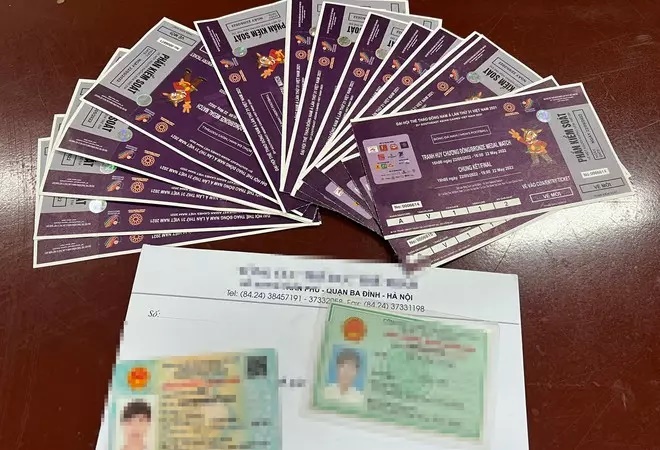 Bắt giữ cò vé’ đang say sưa mời khách trận chung kết bóng đá U23 Việt Nam-Thái Lan-1