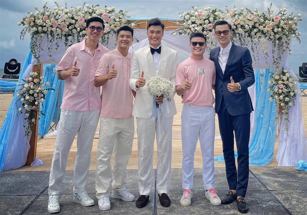 Vợ người mẫu nhắn Bùi Tiến Dũng: Anh làm cuộc sống của em đáng giá-5