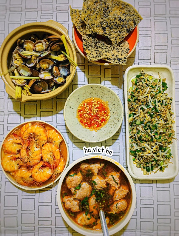 Mẹ đơn thân tất bật buôn bán vẫn chu toàn cơm ngon canh ngọt cho 2 con, nhìn là biết tháo vát thế nào!-3