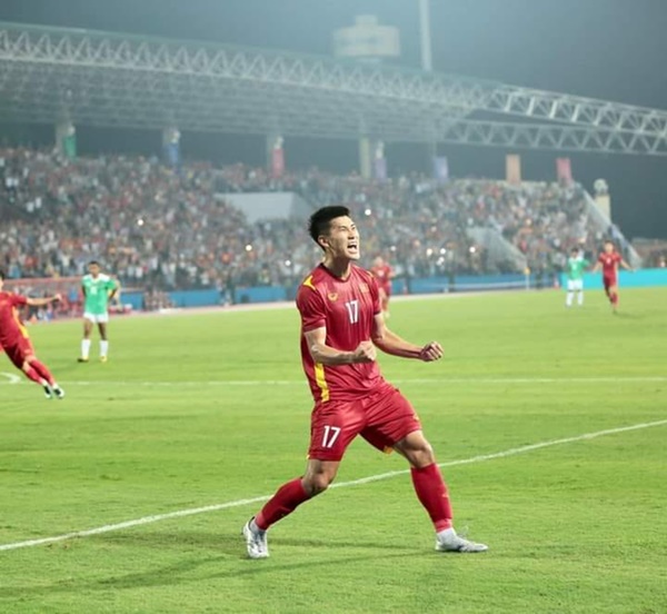 Nhâm Mạnh Dũng ghi bàn giúp U23 Việt Nam giành HCV SEA Games 31: Cao 1m81, trên sân dũng mãnh ngoài đời đẹp trai!-1