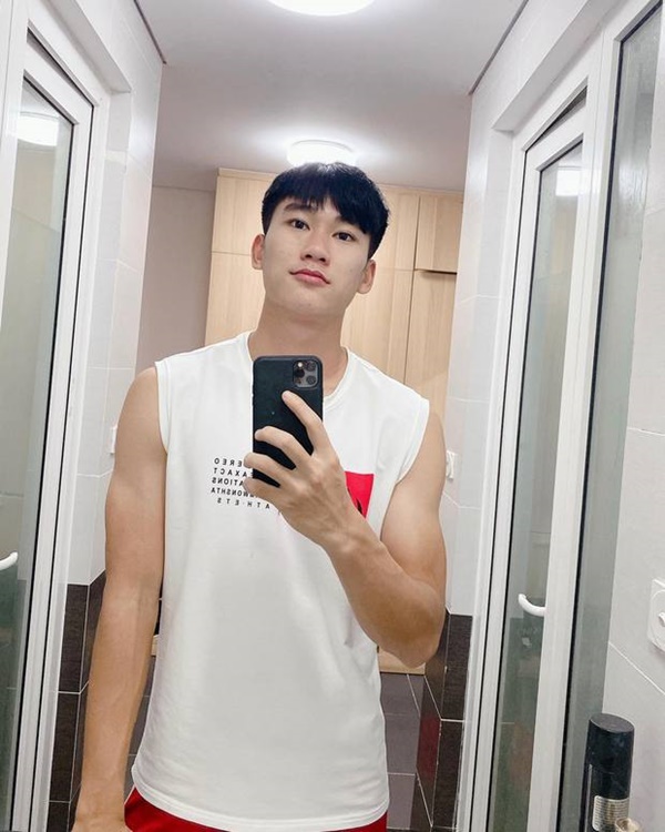 Nhâm Mạnh Dũng ghi bàn giúp U23 Việt Nam giành HCV SEA Games 31: Cao 1m81, trên sân dũng mãnh ngoài đời đẹp trai!-3