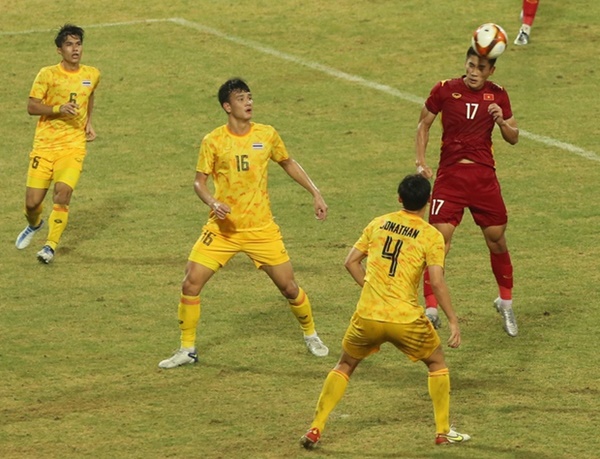 Khoảnh khắc cảm xúc: Nhâm Mạnh Dũng đánh đầu giúp U23 Việt Nam vô địch SEA Games 31-1