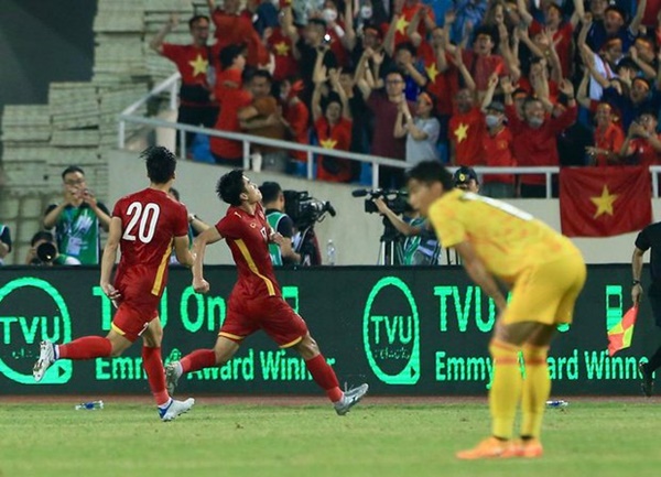 Khoảnh khắc cảm xúc: Nhâm Mạnh Dũng đánh đầu giúp U23 Việt Nam vô địch SEA Games 31-3