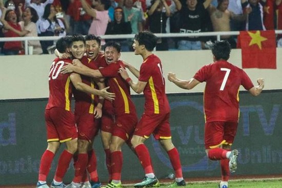 Khoảnh khắc cảm xúc: Nhâm Mạnh Dũng đánh đầu giúp U23 Việt Nam vô địch SEA Games 31