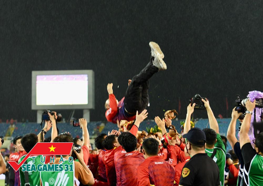 Những khoảnh khắc đầy cảm xúc trong trận chung kết U23 Việt Nam - U23 Thái Lan: Món quà tri ân vô giá tới người hâm mộ và HLV Park Hang-seo-14