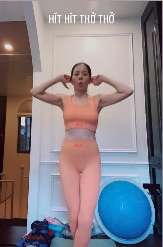 Lệ Quyên gây lú với cảnh khoe body như khỏa thân-3