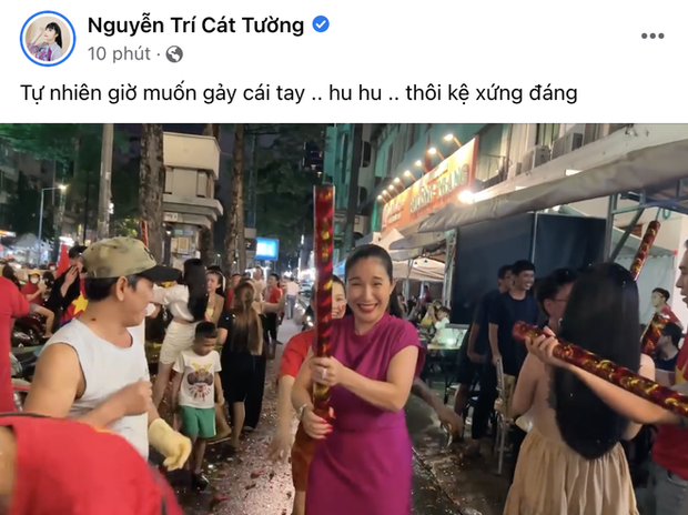 Dàn sao Vbiz vỡ oà, xuống phố đi bão mừng đội tuyển Việt Nam vô địch, riêng Thuỳ Tiên gây chú ý vì biểu cảm quá đáng yêu-12