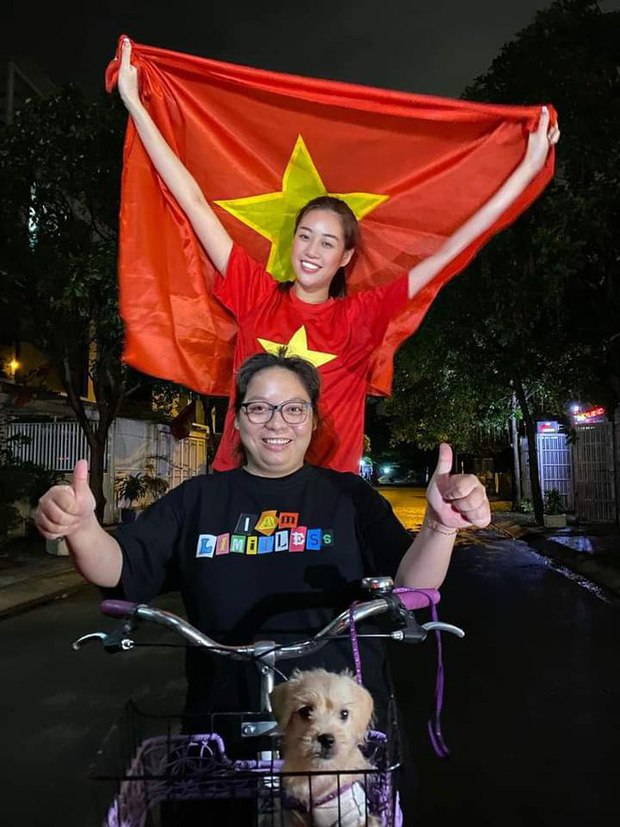 Dàn sao Vbiz vỡ oà, xuống phố đi bão mừng đội tuyển Việt Nam vô địch, riêng Thuỳ Tiên gây chú ý vì biểu cảm quá đáng yêu-7