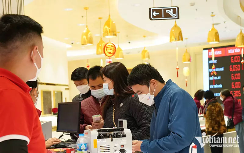 Giá vàng hôm nay 23/5: Tháo chạy khỏi nguy cơ, dồn tiền mua vàng-1