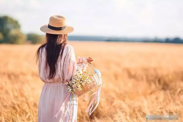 Chị dâu diện toàn hàng hiệu nhưng chỉ tặng mẹ bộ quần áo 100 nghìn-1