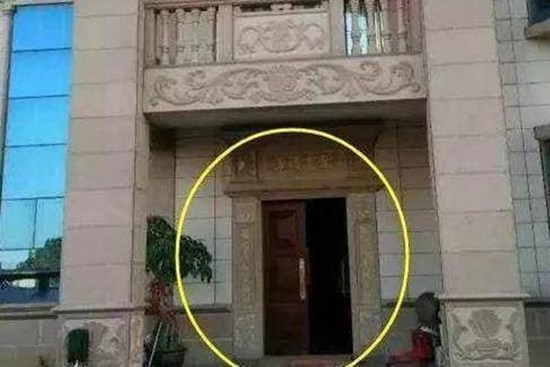 Đừng trang trí cửa ra vào như thế này, chẳng trách bạn sống trong cảnh nghèo khó và Thần Tài bỏ đi!