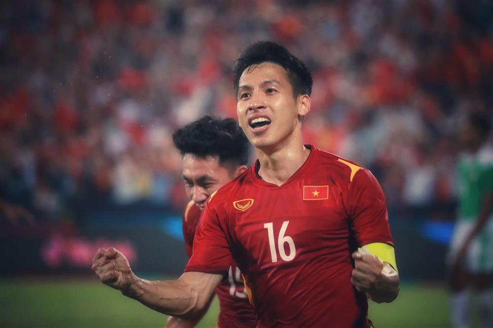 Ngắm nhà 3 cầu thủ tên tuổi của U23 Việt Nam: Tiến Linh - Hoàng Đức ở nhà bao sang xịn, Hùng Dũng sở hữu biệt thự 10 tỷ-20