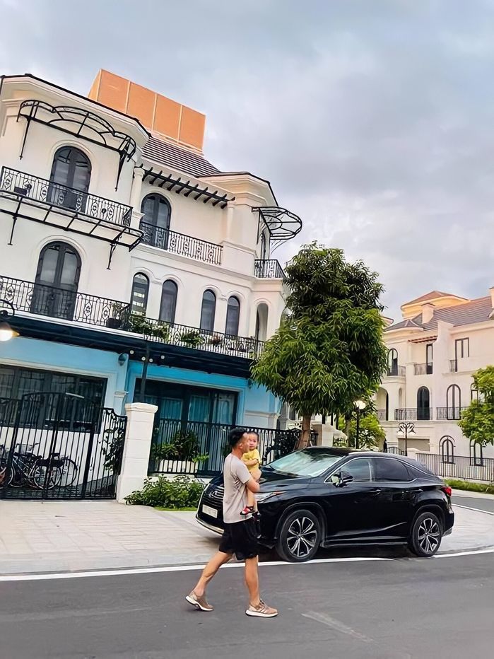 Ngắm nhà 3 cầu thủ trên tuổi của U23 Việt Nam: Tiến Linh - Hoàng Đức ở nhà bao sang xịn, Hùng Dũng sở hữu biệt thự 10 tỷ-21