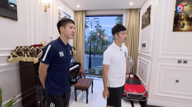 Ngắm nhà 3 cầu thủ trên tuổi của U23 Việt Nam: Tiến Linh - Hoàng Đức ở nhà bao sang xịn, Hùng Dũng sở hữu biệt thự 10 tỷ-23