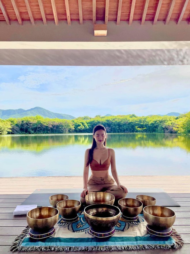 Midu diện bikini khoe vòng một bốc lửa, đường thắt eo nhỏ xíu thiêu đốt khung hình-4