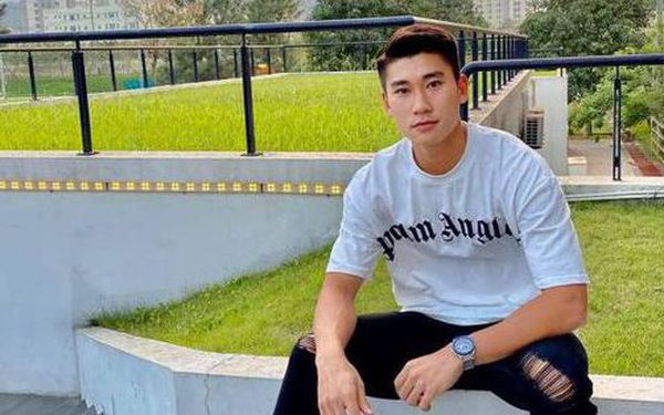 Học vấn đáng nể của người hùng Nhâm Mạnh Dũng: Bộc lộ tài năng bóng đá từ khi còn nhỏ, đỗ đại học hàng đầu-1