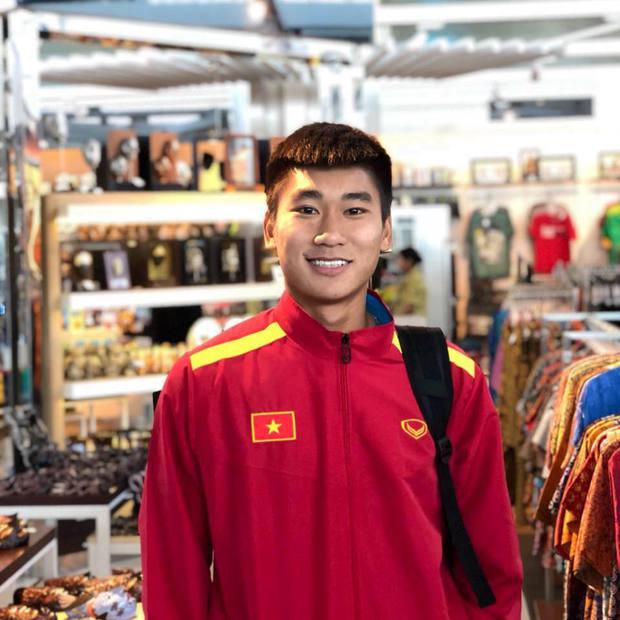 Học vấn đáng nể của người hùng Nhâm Mạnh Dũng: Bộc lộ tài năng bóng đá từ khi còn nhỏ, đỗ đại học hàng đầu-6