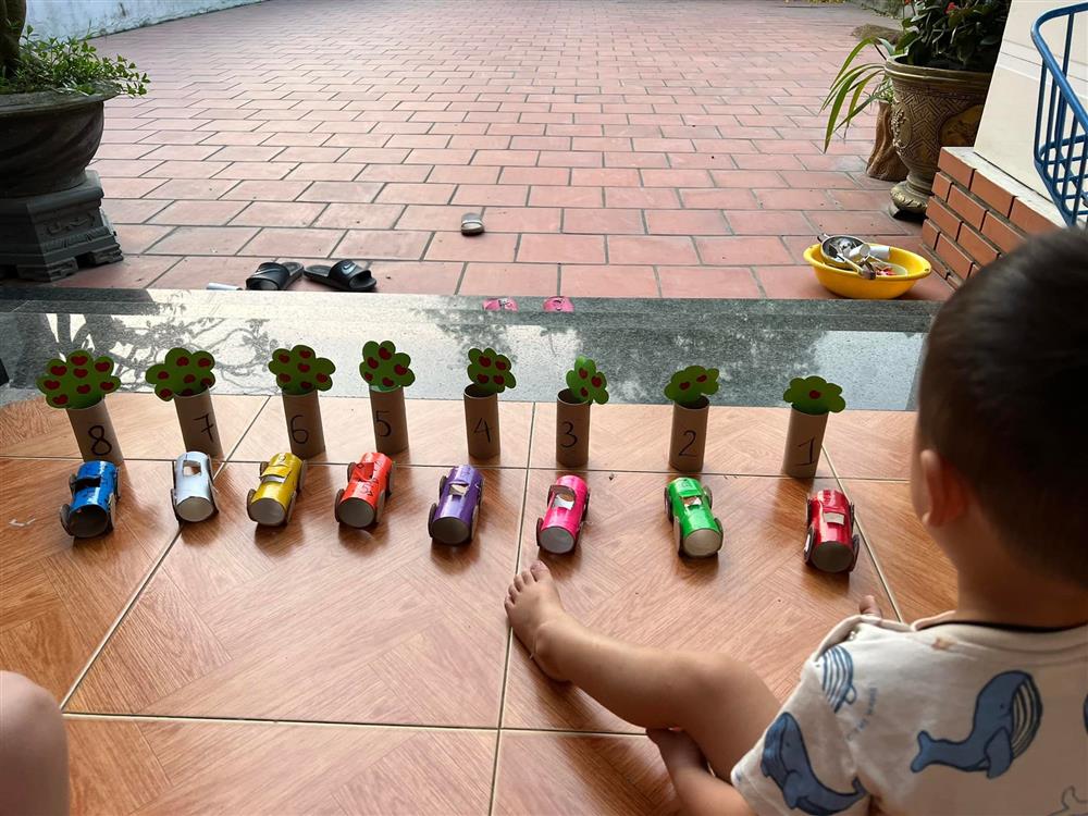 Bà mẹ KỲ QUẶC ở Bắc Giang gom rác về dạy con, bị chê mẹ đồng nát nhưng thành quả sau đó khiến ai nấy ngưỡng mộ-3