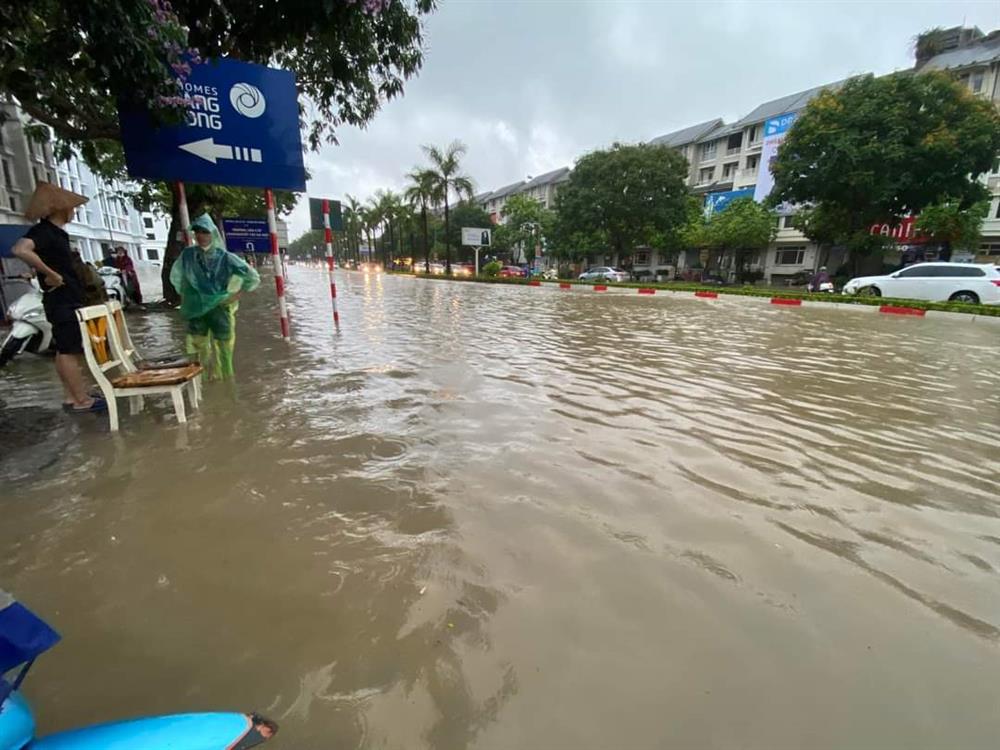Hà Nội: Một số nơi ngập sâu sau mưa lớn-2