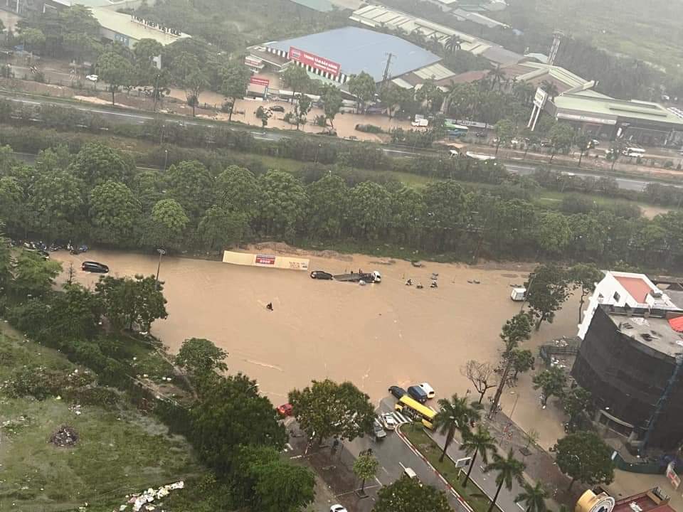 Hà Nội: Một số nơi ngập sâu sau mưa lớn-3