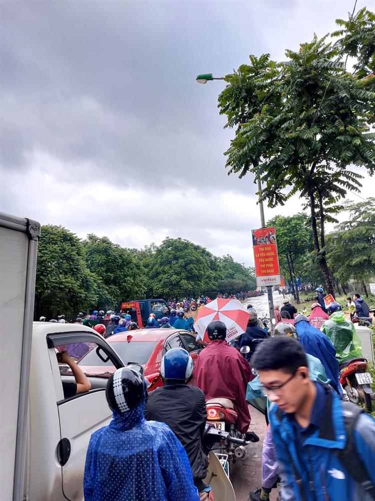 Hà Nội: Một số nơi ngập sâu sau mưa lớn-6