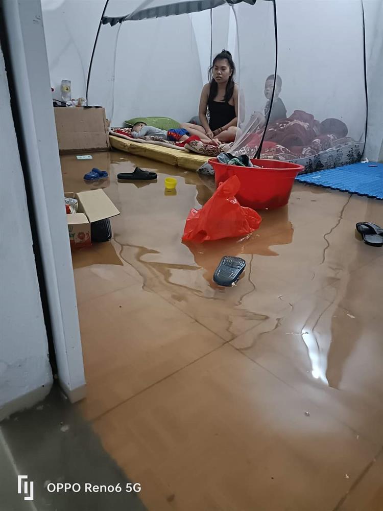 Hà Nội: Một số nơi ngập sâu sau mưa lớn-7