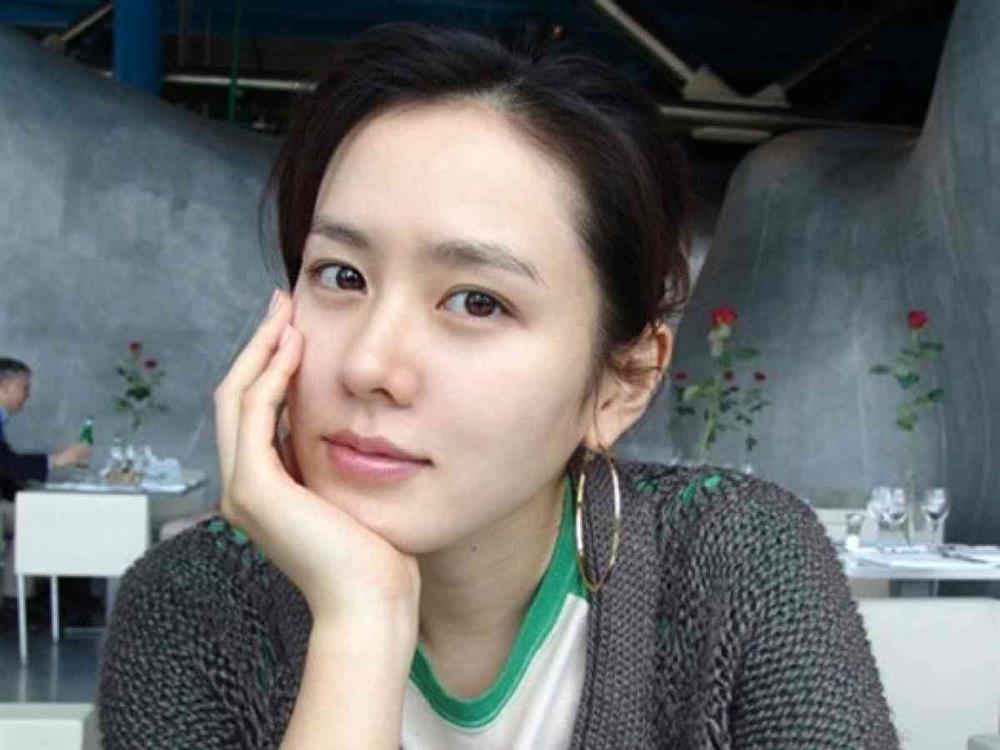 Mặt mộc ấn tượng của Son Ye Jin, da đẹp phát hờn khi soi cận cảnh-2
