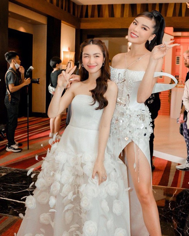 Hòa Minzy tự tin đọ sắc gợi cảm với Hoa hậu Kỳ Duyên bất chấp chiều cao chênh lệch-1