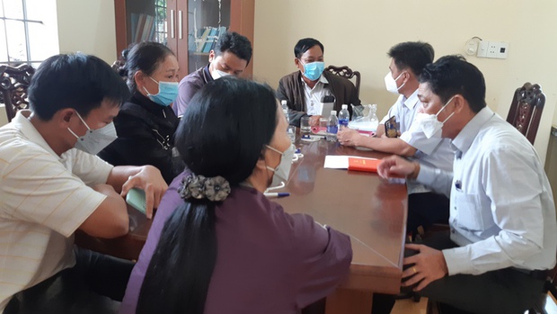 Mẹ khai tử cho con 3 tuổi dù còn sống: Hàng chục người lên phường yêu cầu tìm cháu bé-3