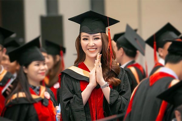 MC Minh Anh kể kỷ niệm đặc biệt dẫn thể thao điện tử tại SEA Games 31-4