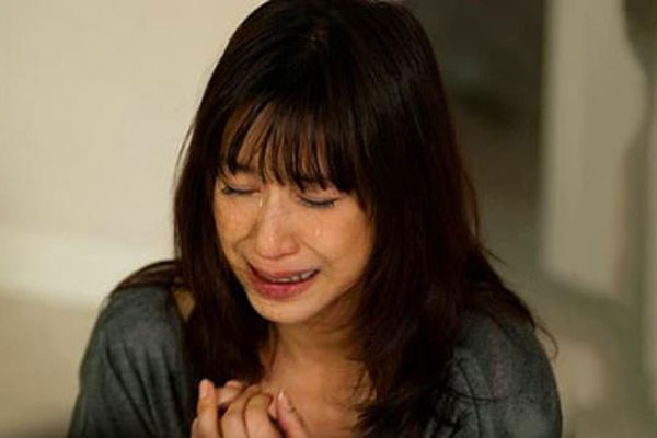 Mẹ từ quê lên thành phố chăm cháu ngoại không dám vào bàn ăn, hành động của chồng sau đó khiến tôi ly hôn ngay lập tức-1