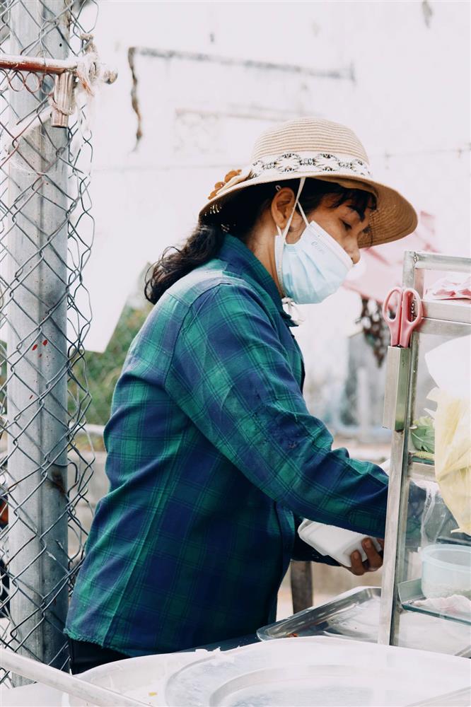 Giá xăng tăng cao kỷ lục và gánh nặng bão giá đè lên vai lao động nghèo ở TP.HCM: Đã khổ, nay khổ thêm!-3